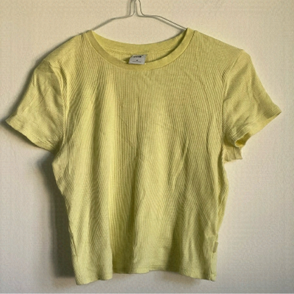 Aritzia TNA Ribbed Cropped Crewneck T-Shirt • Yellow • M Medium